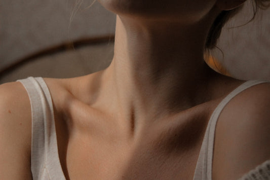 Luxuriöse Körperpflege Produkte in elegantem Badezimmer für tägliche Wellness-Rituale